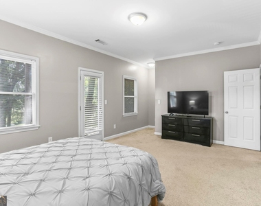 687 Windsor Street Sw - Photo Thumbnail 24
