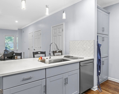 687 Windsor Street Sw - Photo Thumbnail 14