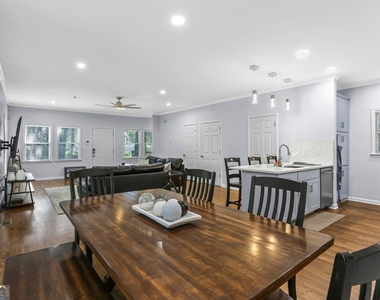 687 Windsor Street Sw - Photo Thumbnail 7