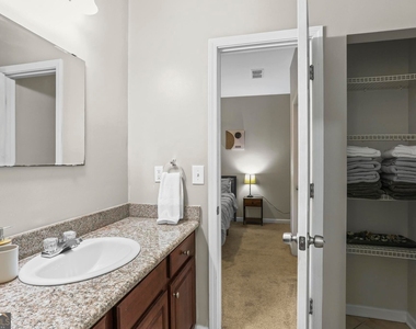 687 Windsor Street Sw - Photo Thumbnail 19