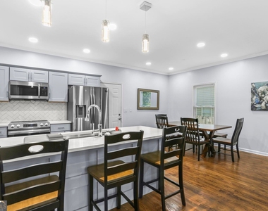 687 Windsor Street Sw - Photo Thumbnail 8