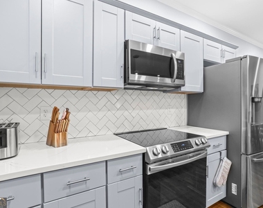 687 Windsor Street Sw - Photo Thumbnail 11