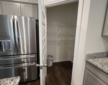 1075 Rigby Court Se - Photo Thumbnail 4