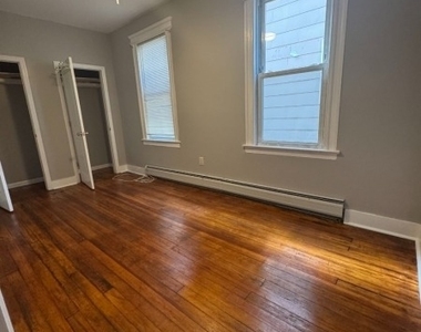 489 Hamilton St - Photo Thumbnail 7
