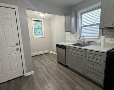 489 Hamilton St - Photo Thumbnail 5