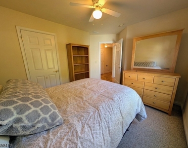 25 Lathrop Ave - Photo Thumbnail 9