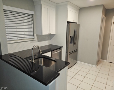303 Enclave Lane - Photo Thumbnail 5