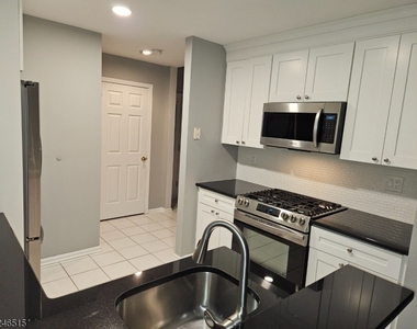 303 Enclave Lane - Photo Thumbnail 4