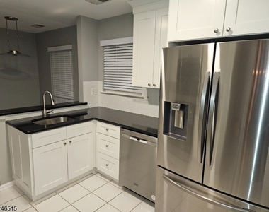 303 Enclave Lane - Photo Thumbnail 3