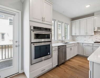 10 Cortland Ct - Photo Thumbnail 9