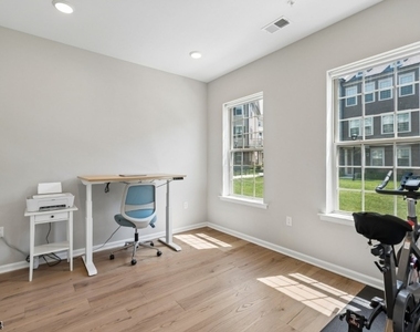 10 Cortland Ct - Photo Thumbnail 3
