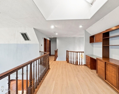 1180 Cynthia Lane - Photo Thumbnail 18