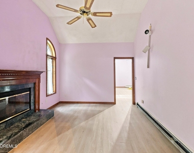 1180 Cynthia Lane - Photo Thumbnail 25