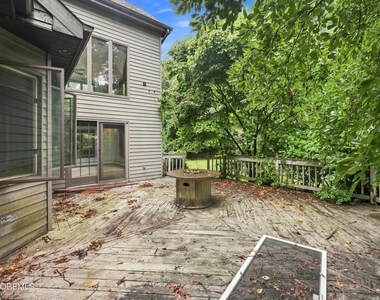 1180 Cynthia Lane - Photo Thumbnail 38