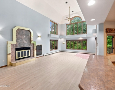 1180 Cynthia Lane - Photo Thumbnail 9