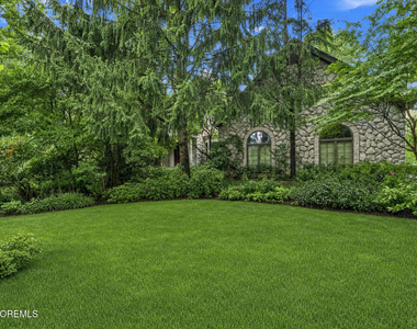 1180 Cynthia Lane - Photo Thumbnail 31