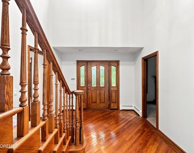1180 Cynthia Lane - Photo Thumbnail 4