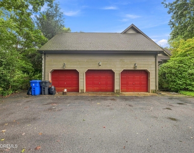 1180 Cynthia Lane - Photo Thumbnail 2