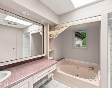 1180 Cynthia Lane - Photo Thumbnail 24