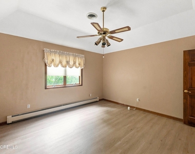 1180 Cynthia Lane - Photo Thumbnail 16