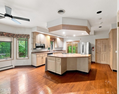 1180 Cynthia Lane - Photo Thumbnail 8