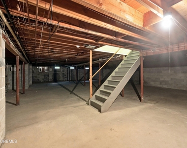 1180 Cynthia Lane - Photo Thumbnail 32