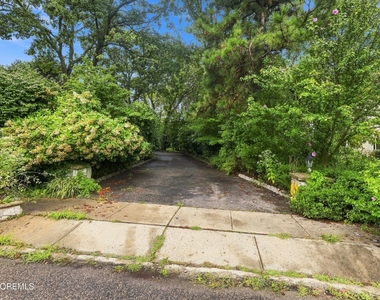 1180 Cynthia Lane - Photo Thumbnail 30