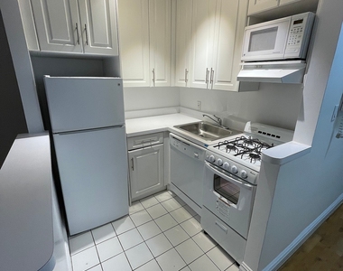 East 80 Street - Photo Thumbnail 2