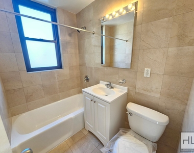 East 49 Street - Photo Thumbnail 5