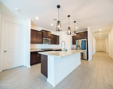 35215 W Marin Avenue - Photo Thumbnail 7