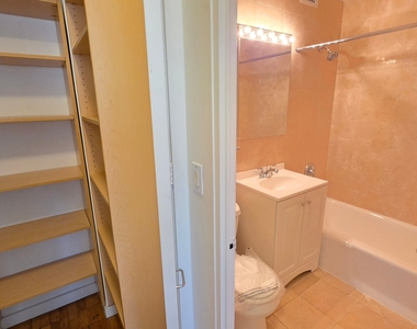 East 49 Street - Photo Thumbnail 7
