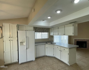 6233 E Carolina Drive - Photo Thumbnail 8