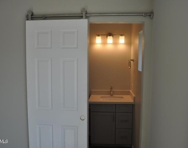 3739 E Montecito Avenue - Photo Thumbnail 6