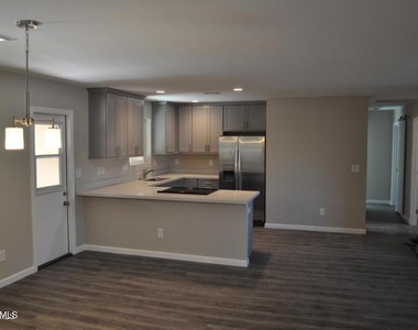 3739 E Montecito Avenue - Photo Thumbnail 2