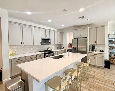 17859 W Indigo Brush Road - Photo Thumbnail 4