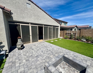 17859 W Indigo Brush Road - Photo Thumbnail 21