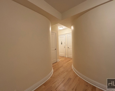 East 56 Street - Photo Thumbnail 2
