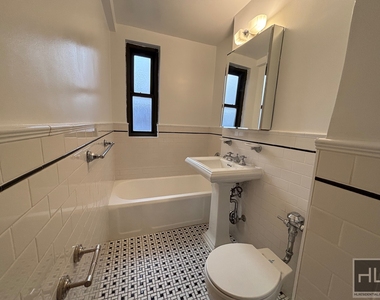 East 56 Street - Photo Thumbnail 5