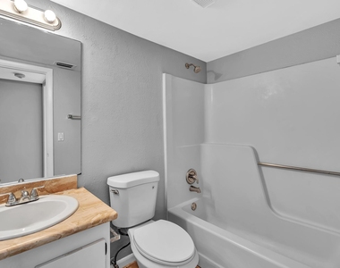 21904 Lake Forest Circle - Photo Thumbnail 13