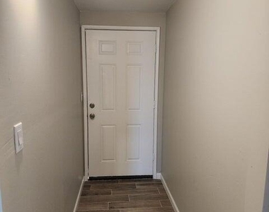 1041 W Elna Rae Street - Photo Thumbnail 4