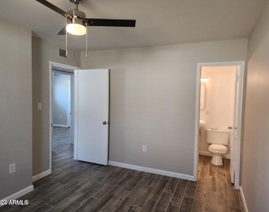 1041 W Elna Rae Street - Photo Thumbnail 13