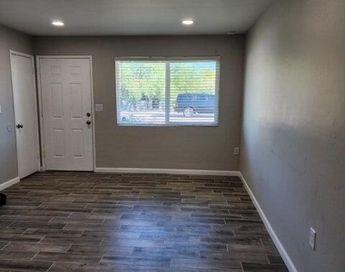 1041 W Elna Rae Street - Photo Thumbnail 3