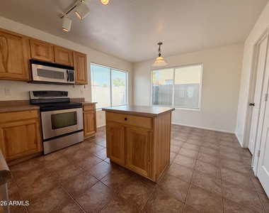 4802 W Fawn Drive - Photo Thumbnail 10