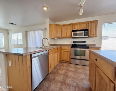 4802 W Fawn Drive - Photo Thumbnail 9