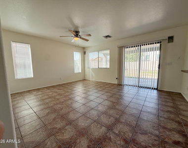 4802 W Fawn Drive - Photo Thumbnail 6