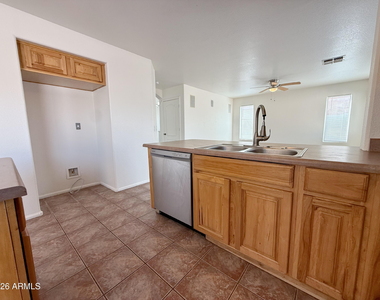 4802 W Fawn Drive - Photo Thumbnail 11