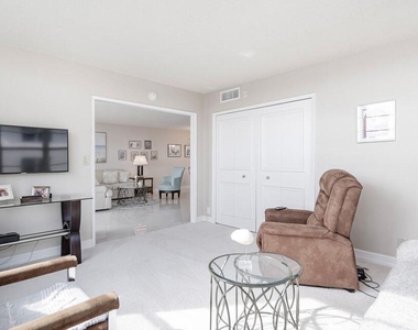 3150 N Course Lane - Photo Thumbnail 8