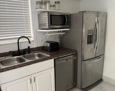 6501 Winfield Boulevard - Photo Thumbnail 6
