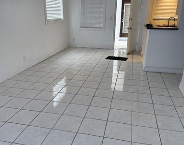 6501 Winfield Boulevard - Photo Thumbnail 10