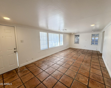 308 E Vogel Avenue - Photo Thumbnail 8